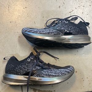 Excellent condition Brooks Levitate 3 Sneakers size 7.5